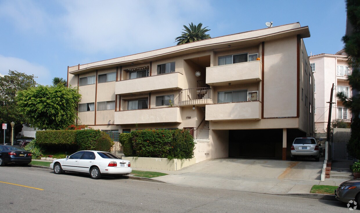 Building Photo - 1700 Malcolm Ave