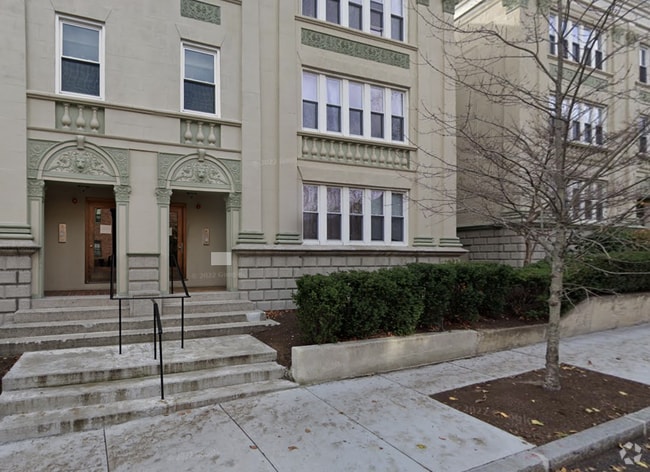 Building Photo - 72 Egmont St