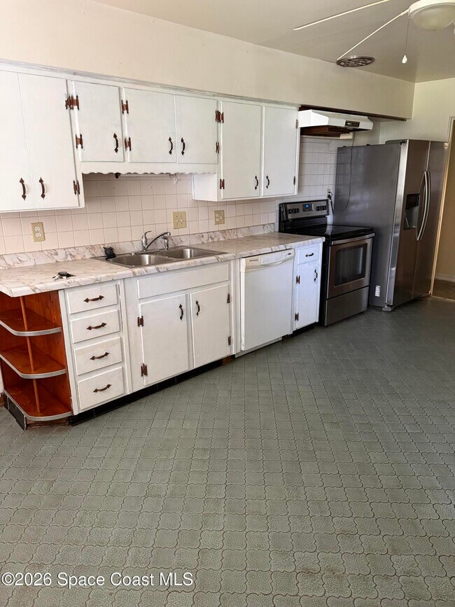 Building Photo - 1601 Virginia Dr