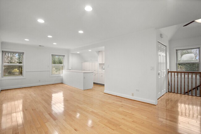 Building Photo - 52 Bruce Park Dr