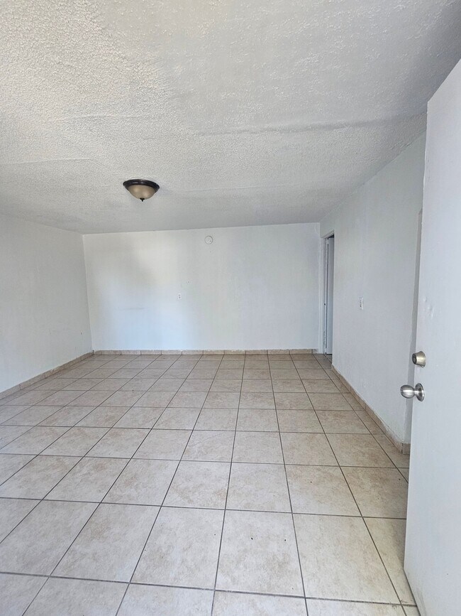Building Photo - 5911 W Lamar Rd