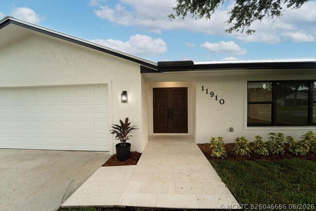 Foto del edificio - 11910 Butternut St