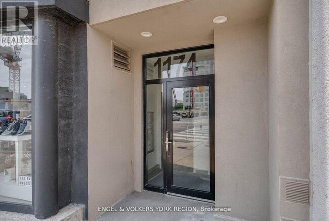 Photo du bâtiment - 1174 Yonge St