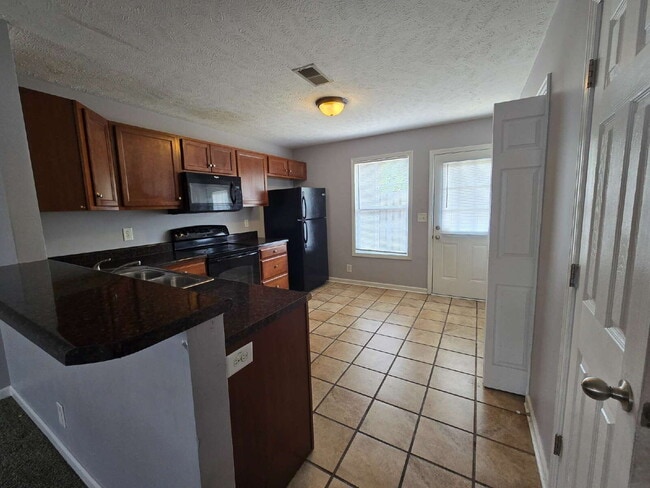 Building Photo - 812 Oak Arbor Ct