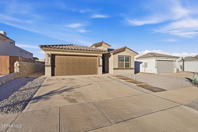 Foto del edificio - 13817 Summer View Ave