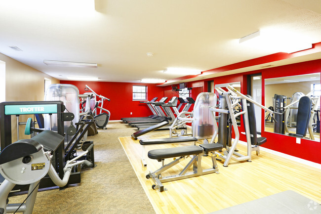 Fitness Center - Laurelwood Apartments and Townhouses