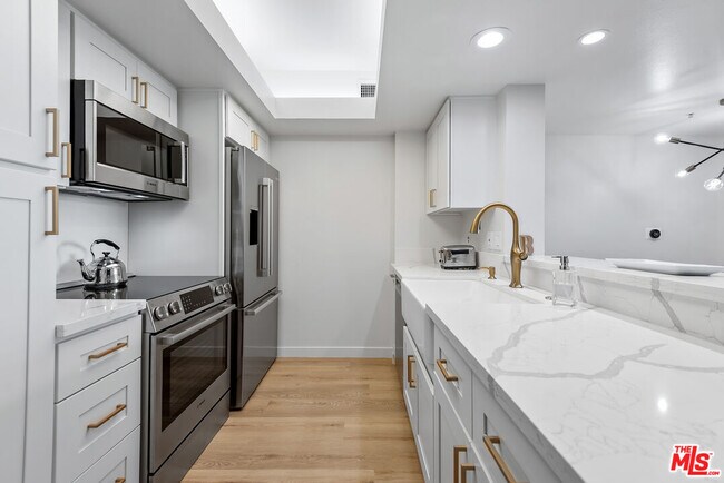 Foto del edificio - 13700 Marina Pointe Dr