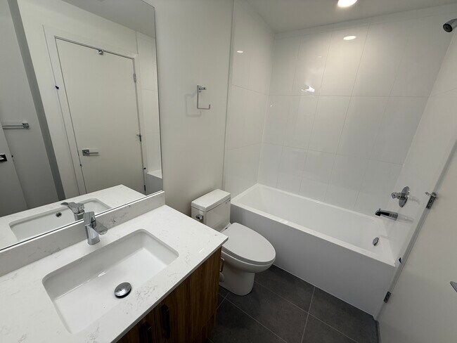 Photo du bâtiment - 14455 64 Ave