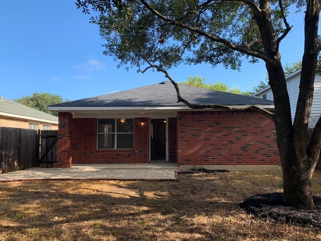 Foto del edificio - Beautifully remodeled 3/2