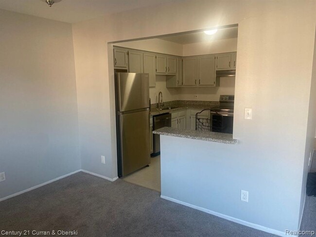 Foto del edificio - 6121 Orchard Lake Rd