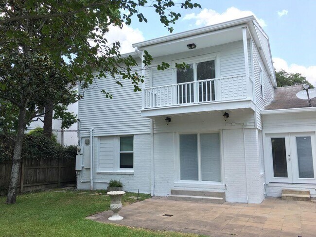Building Photo - 2811 Quenby Ave