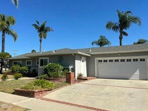 Building Photo - 3309 Lesser Dr