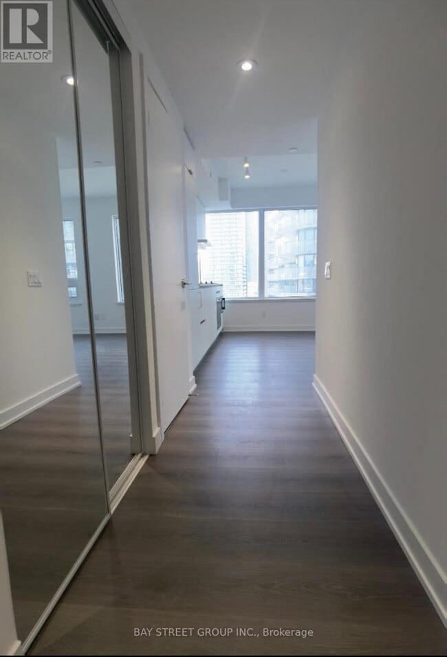 Building Photo - 8 Wellesley St W