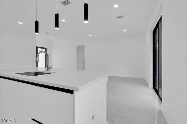 Building Photo - 3211 32nd St W