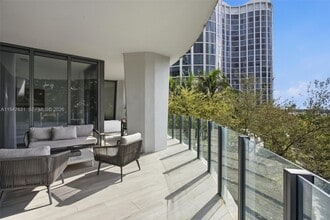 Building Photo - 2831 S Bayshore Dr