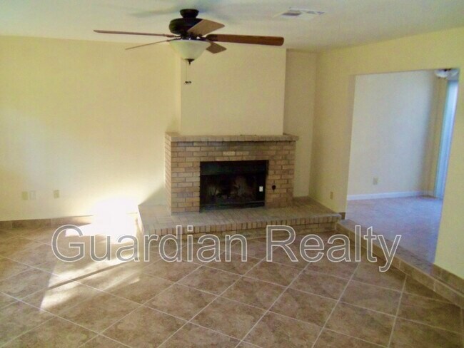 Building Photo - 2639 Jacyra Ave