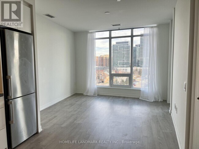 Photo du bâtiment - 8868 Yonge St