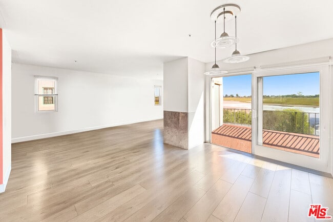 Building Photo - 4297 Carpinteria Ave