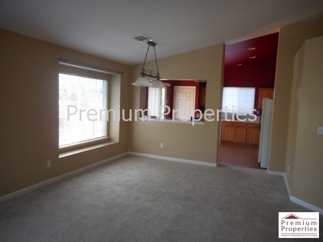 Building Photo - 270 Brady St
