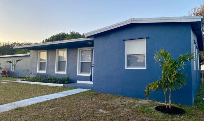 Building Photo - 2901 Garden Terrace NE