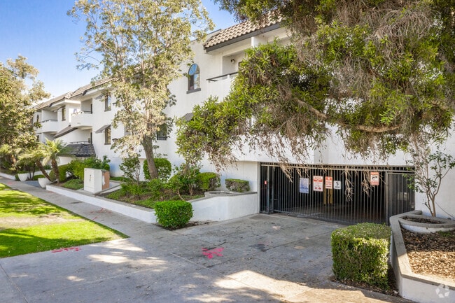 Building Photo - Park Downtown Apartments