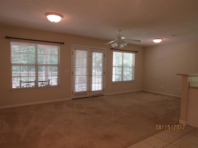Building Photo - 123 Creek Ln