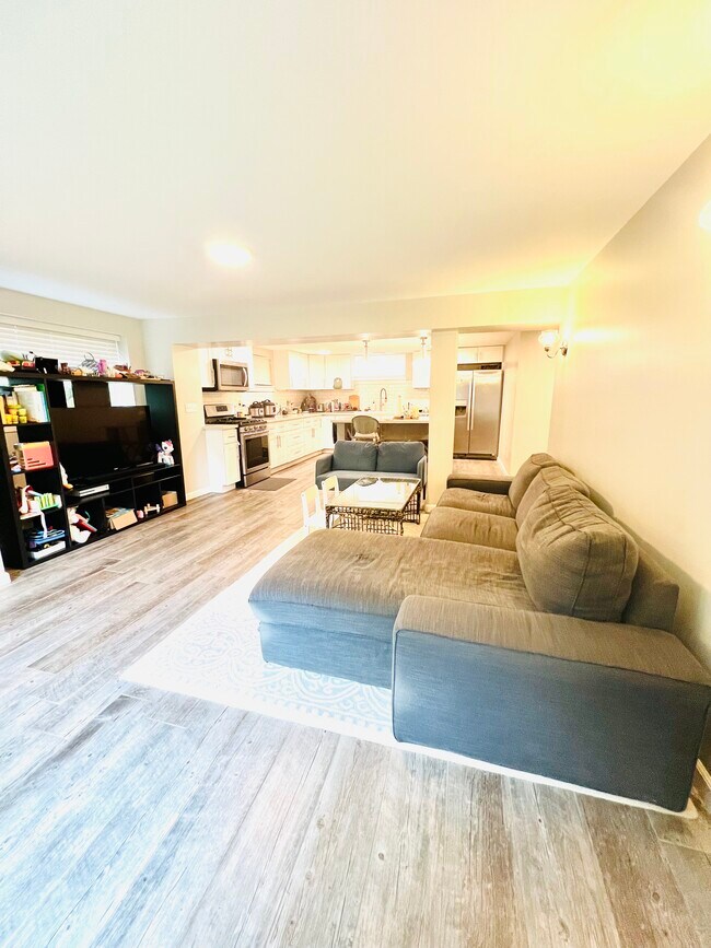 Open floor plan - 2112 155th Ln SE