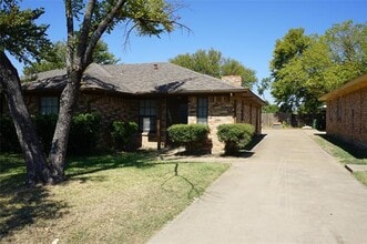 Building Photo - 2405 Ventura Dr