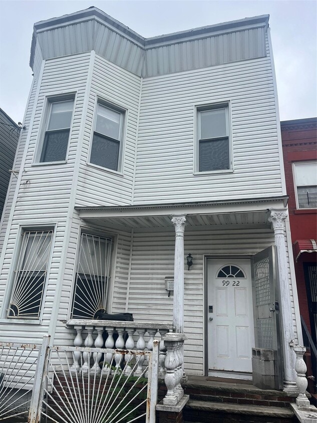 Primary Photo - 99-22 34th Ave