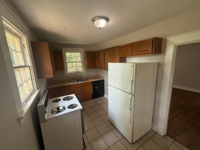 Building Photo - 3701 John Mallette Dr