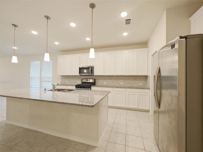 Foto del edificio - 24923 Providence Heights Way
