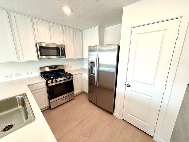 Foto del edificio - **APPLICATION RECEIVED** AVAILABLE NOW! Newly Built 2 Story 4 Bedroom / 2.5 Bath Home w/ Garage!