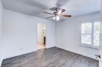 Building Photo - 2597 Grassy Point Dr