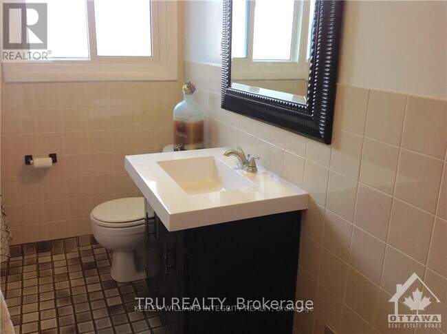 Building Photo - 2687 Cresthill St