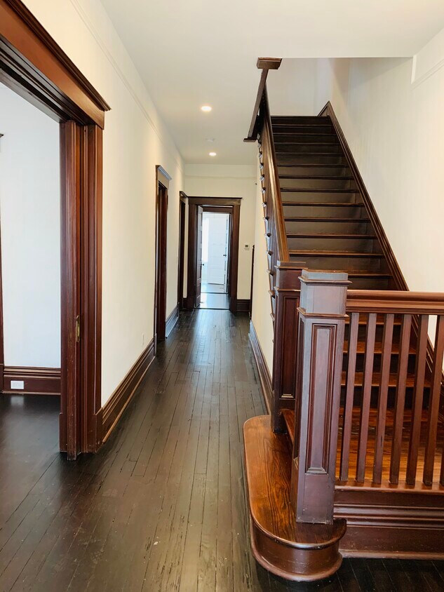 Primary Photo - 21 E 40th St