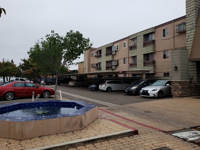 Foto del edificio - 3140 Midway Dr