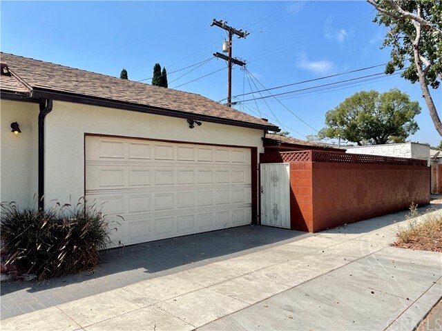 Building Photo - 5949 Lewis Ave