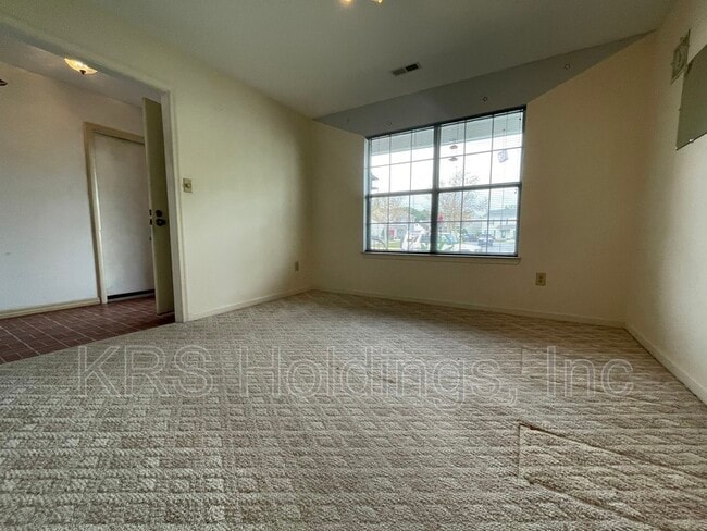 Building Photo - 622 McLaw Dr