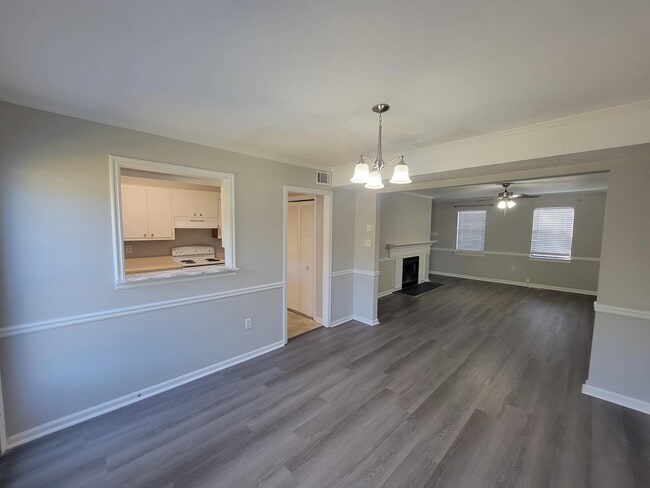 Foto del edificio - 3921 Miramar Dr Ext