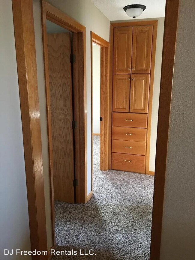 Foto del edificio - 3 br, 1 bath House - 266 N. Ward Parkway