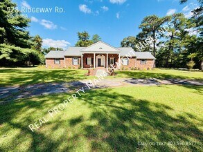 Building Photo - 928 Ridgeway Rd