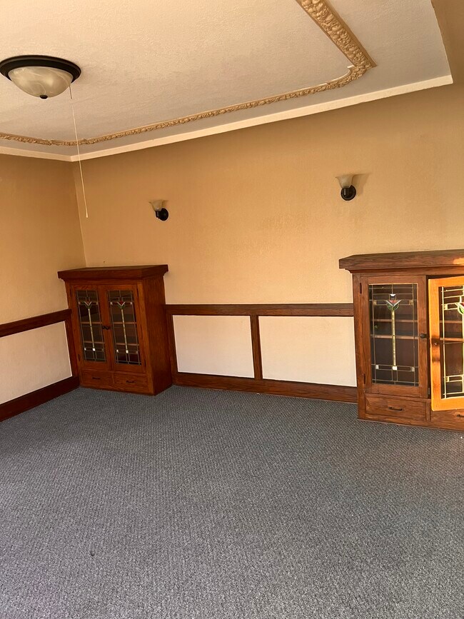 Dining - 2905 N 50th St