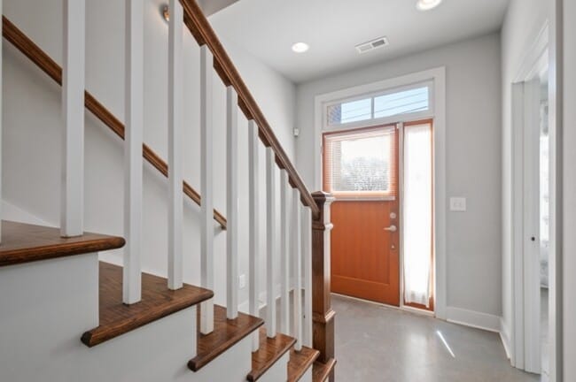 Building Photo - 1069 E Trinity Ln