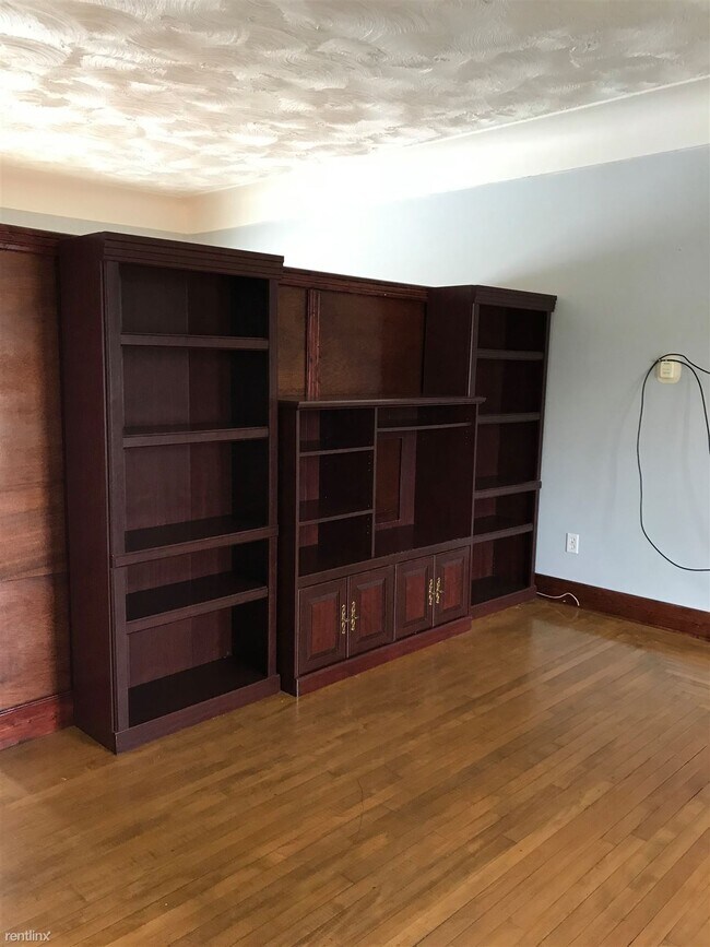 Foto del edificio - 1 br, 1 bath Triplex - Mill St. APTS Apt #2