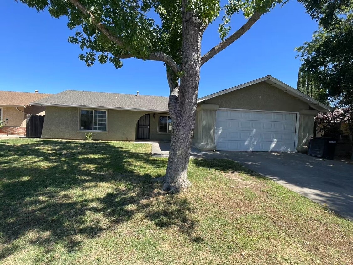 Primary Photo - 1413 Lucchesi Ln