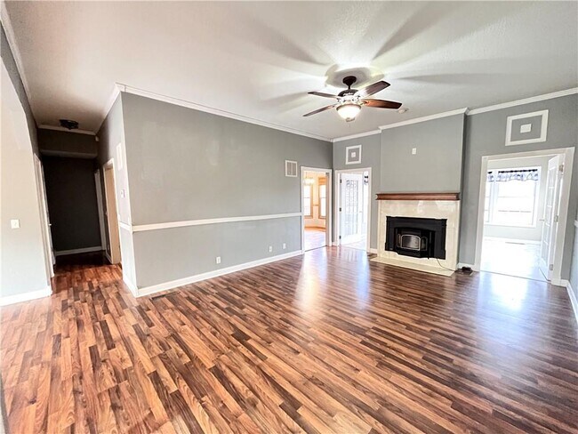 Foto del edificio - 95 Bassingham Dr