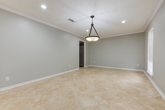 Building Photo - 15118 Chaseridge Dr