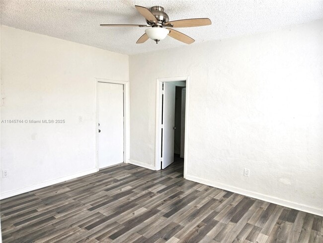 Building Photo - 384 Tamiami Canal Rd