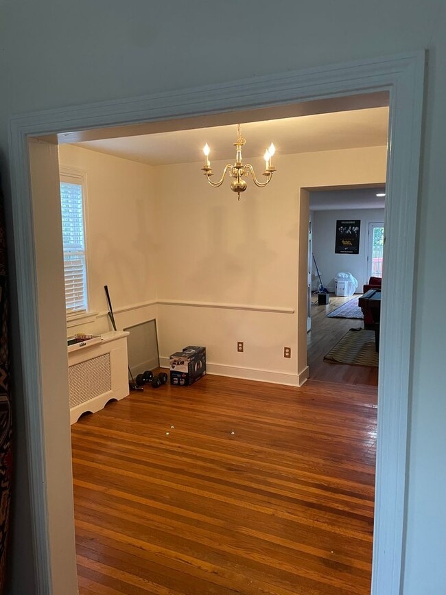 Building Photo - Perfect Home a Block from Mary Munford