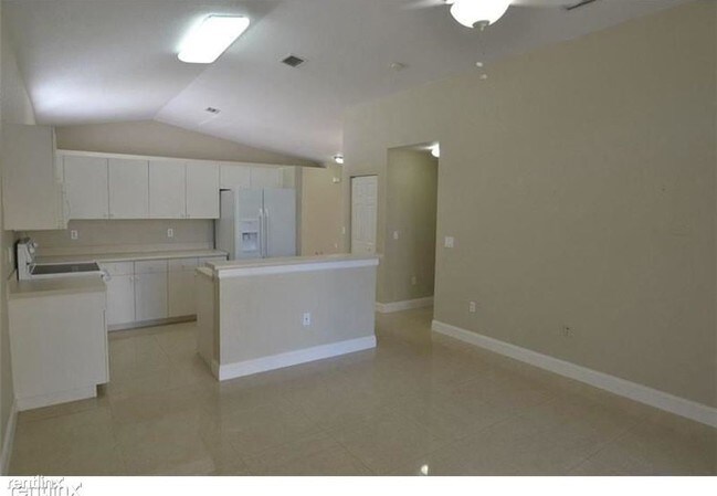 Building Photo - 16340 SW 28th Ct
